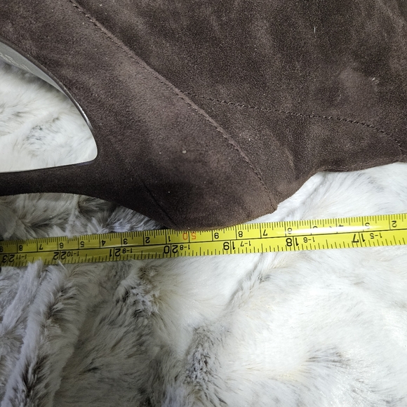 Victoria's Secrets Brown Suede Boots - Picture 11 of 11